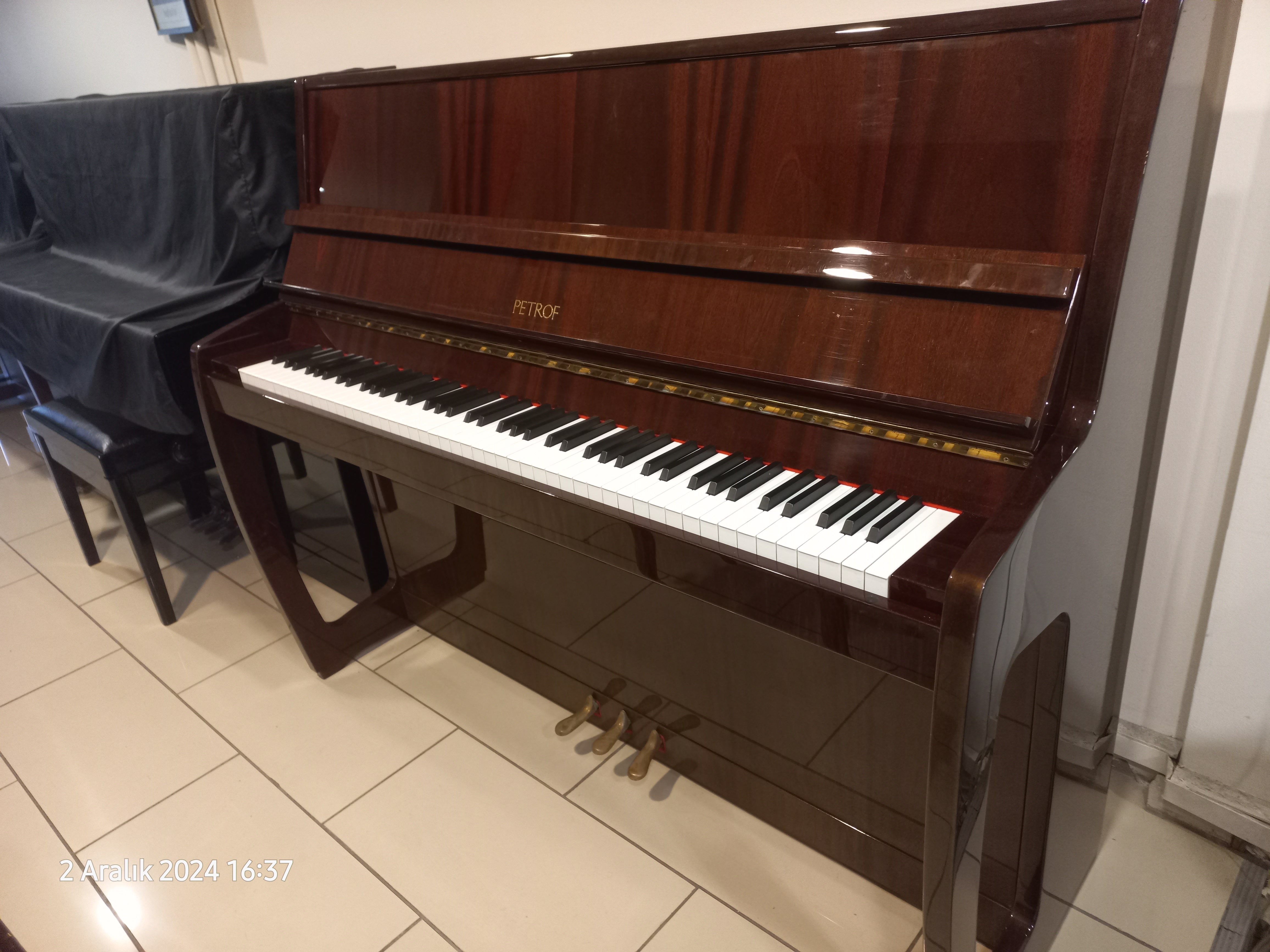 PETROF 118L1 KONSOL PİYANO